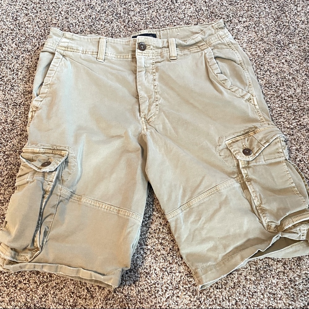Like new Mens AE cargo shorts!